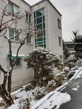 Sinyeong-dong Villa
